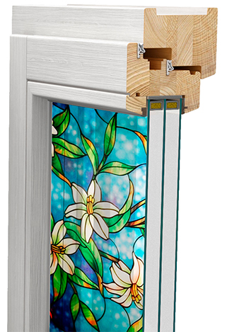 Деревянные окна с витражом