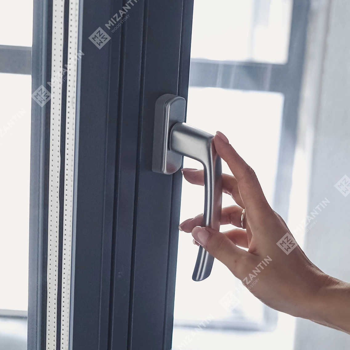 Рисунок 1. Панорамные деревянные окна для ЖК Grand House. Производство MIZANTIN